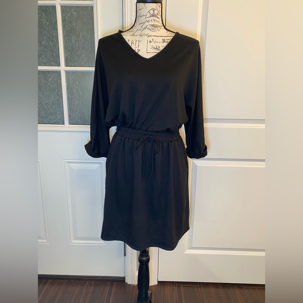 2 Hearts Black V-Neck‎ Drawstring Dress with Pockets and Cinched Waist Large/L D